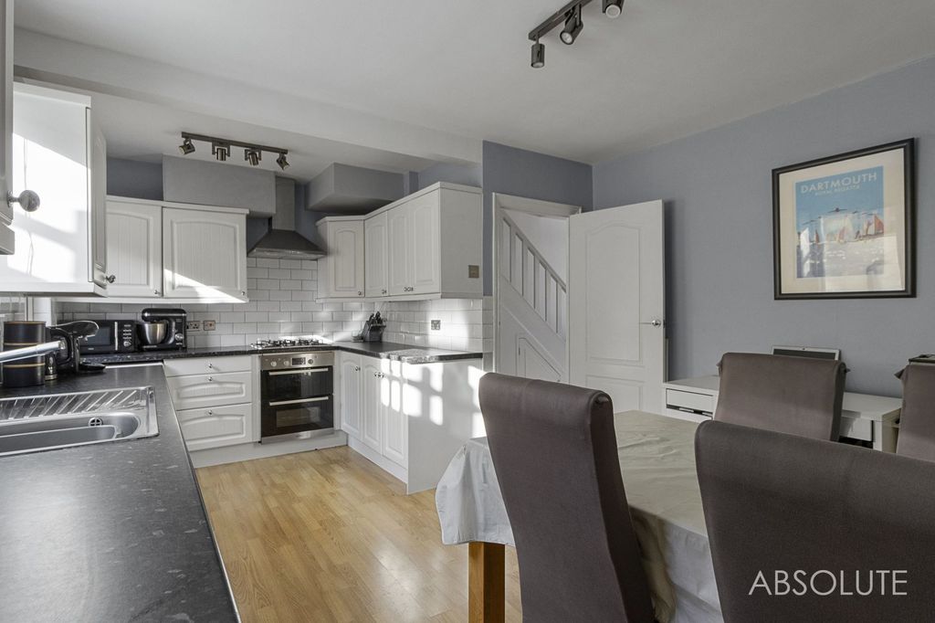 Property photo 3 of 23