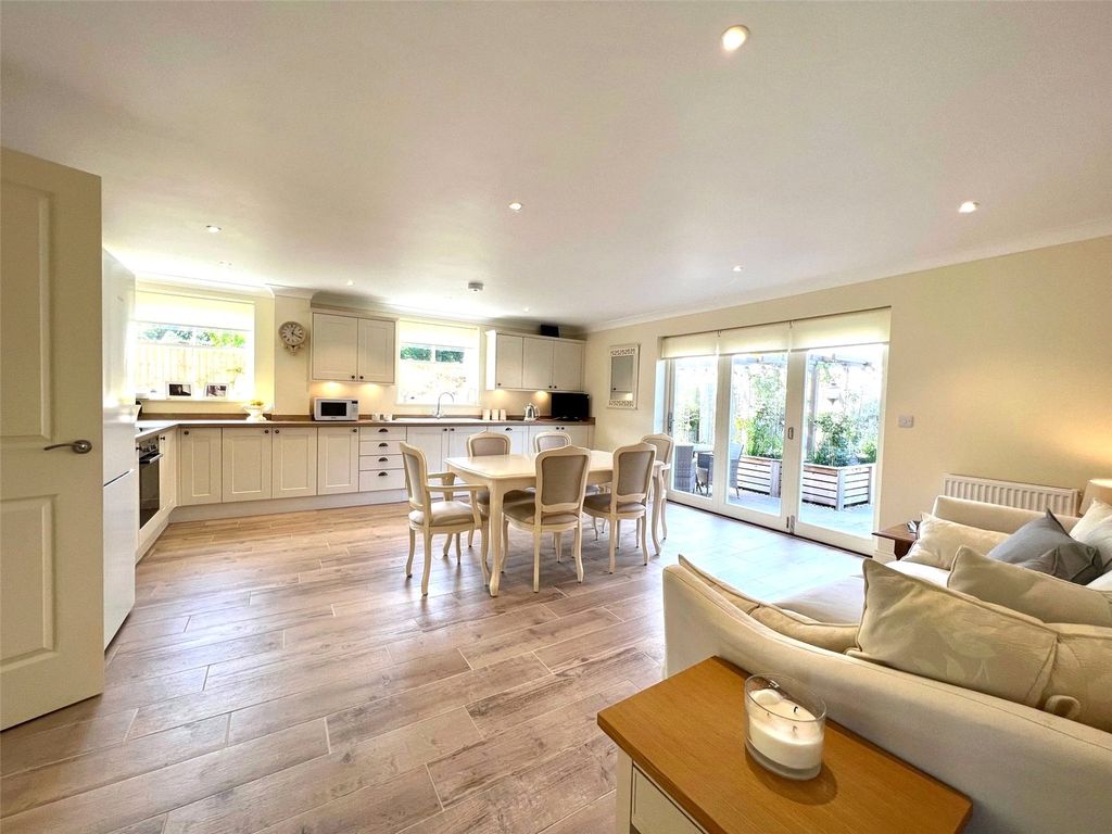 Property photo 2 of 27 Picture No. 34