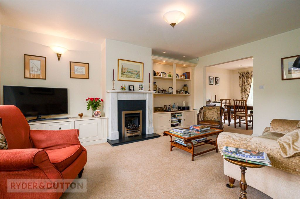 Property photo 3 of 33 Sitting Room