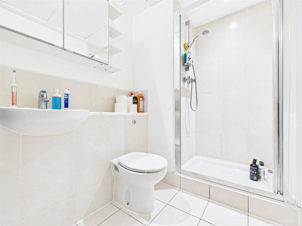 Property photo 3 of 11 Bathroom