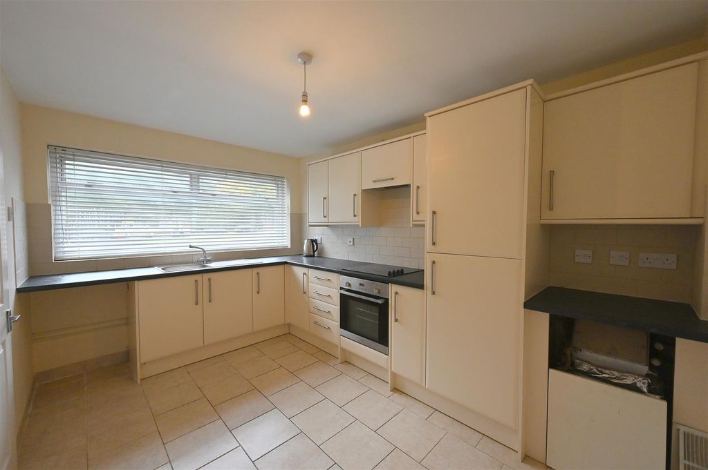 Property photo 3 of 16 Kitchen.Jpg