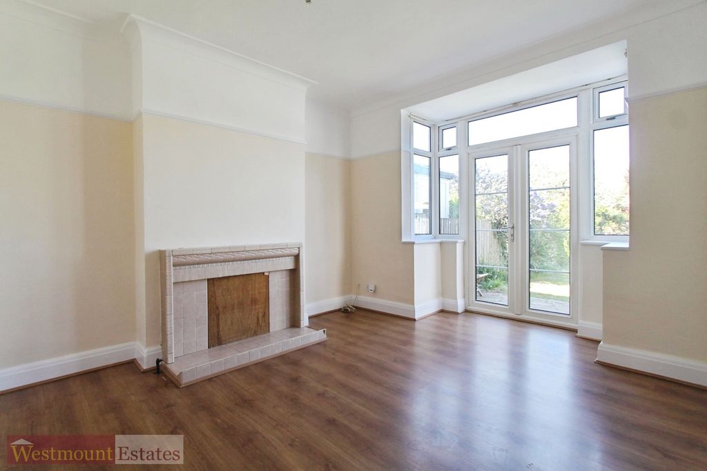 Property photo 3 of 10 Dining Room