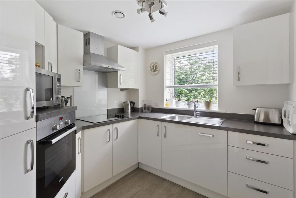 Property photo 2 of 10 12-Shpmcs_16Austenplace_Kitchen-2.Jpg