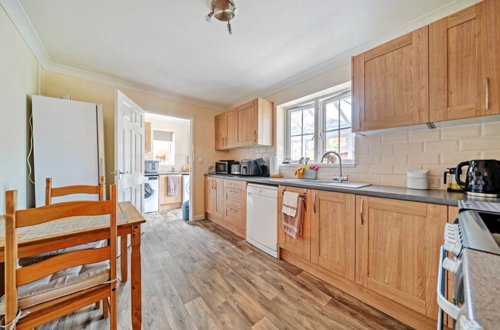 Property photo 3 of 28 1471578-10-6A21Fc8Fc84d8