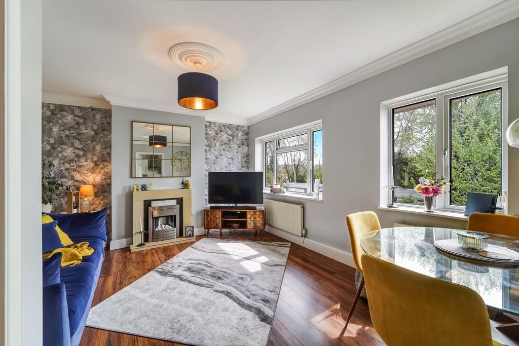 Property photo 2 of 14 Rosebank