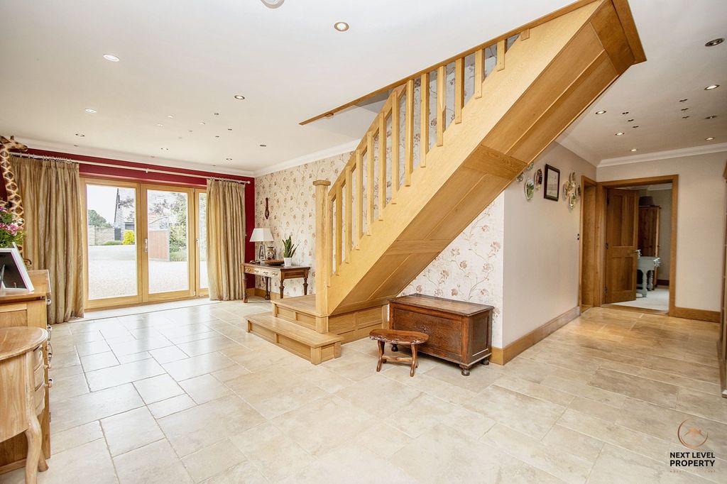 Property photo 3 of 38