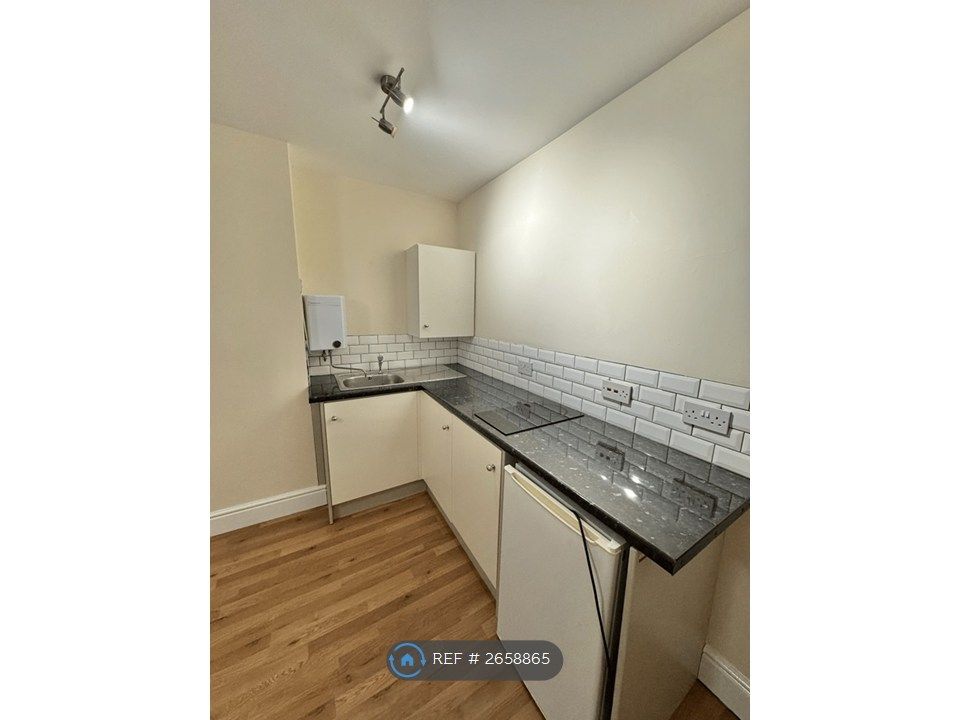 Property photo 2 of 18 Room 6