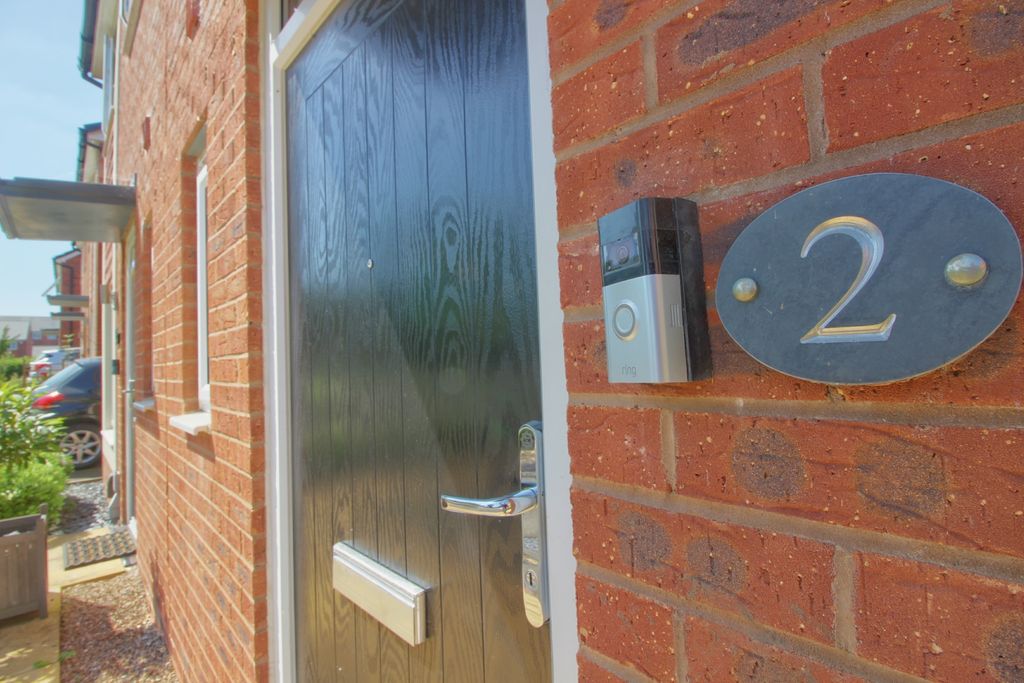 Property photo 3 of 16 Longhorn Close