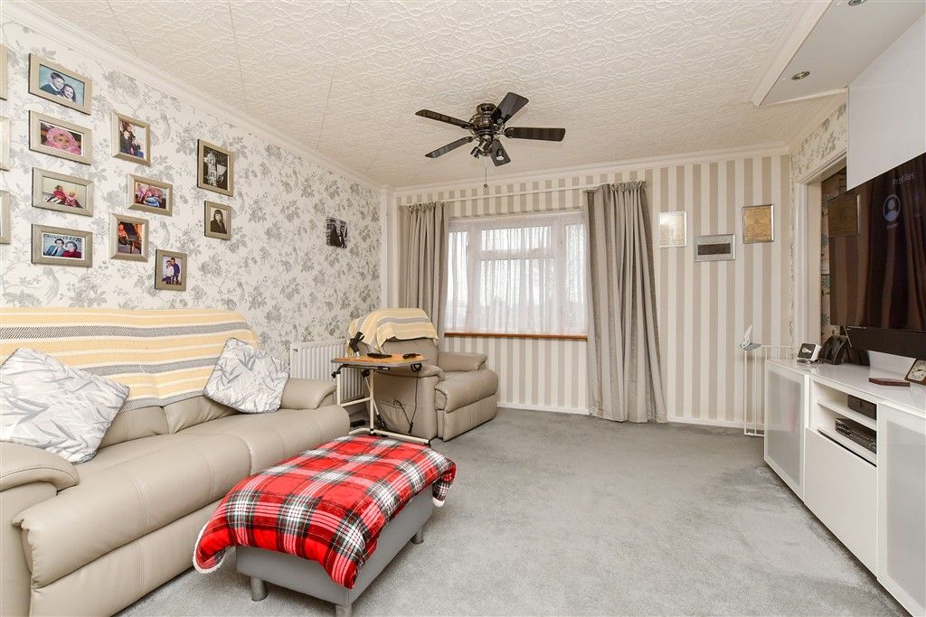 Property photo 2 of 10 Lounge / Diner