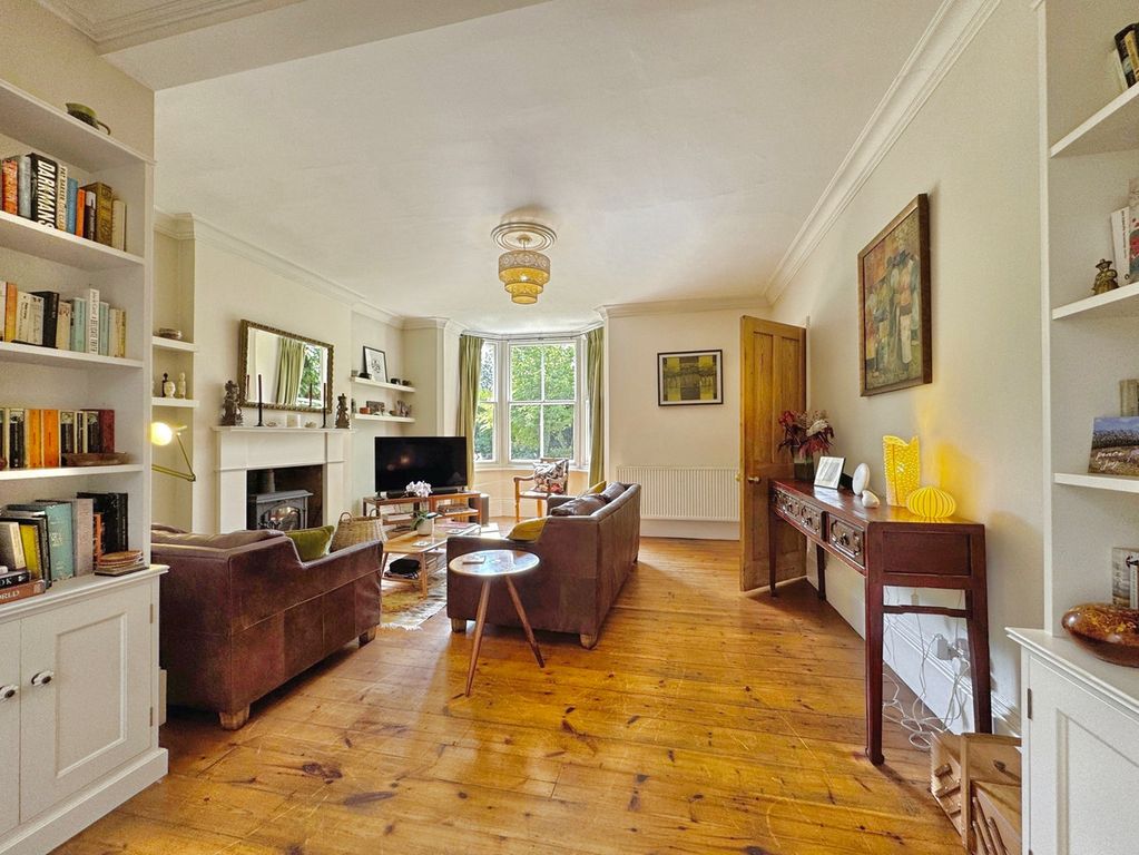 Property photo 2 of 25