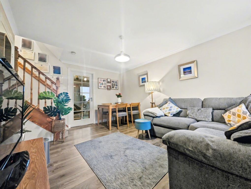 Property photo 2 of 28