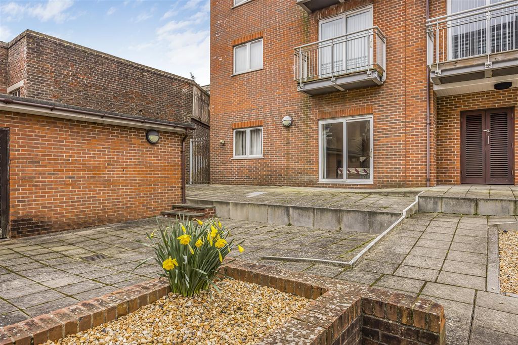 Property photo 2 of 9 Flat 1 , Bosun Court, High Street, Cosham-Porticom