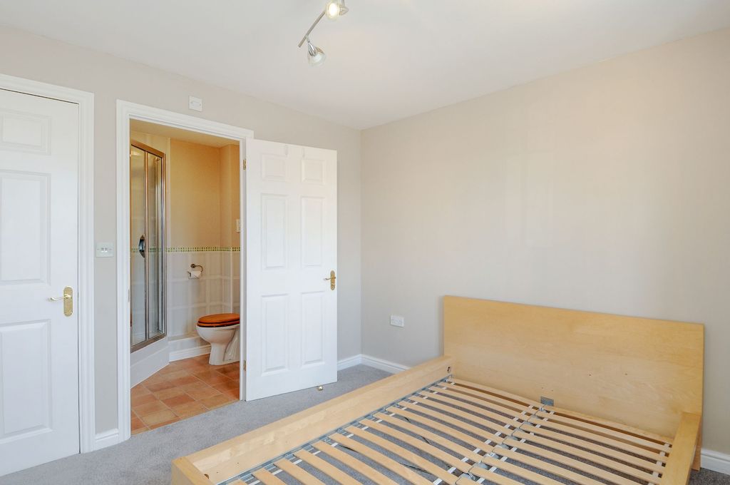 Property photo 3 of 7