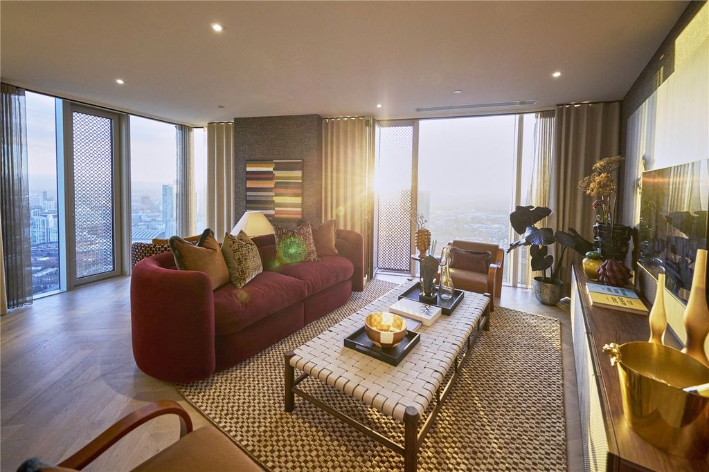 Property photo 2 of 26 Living Room