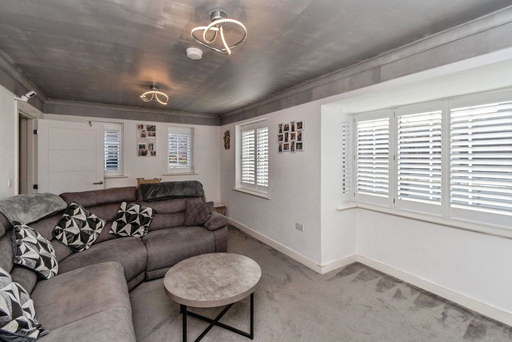 Property photo 2 of 20 Lounge