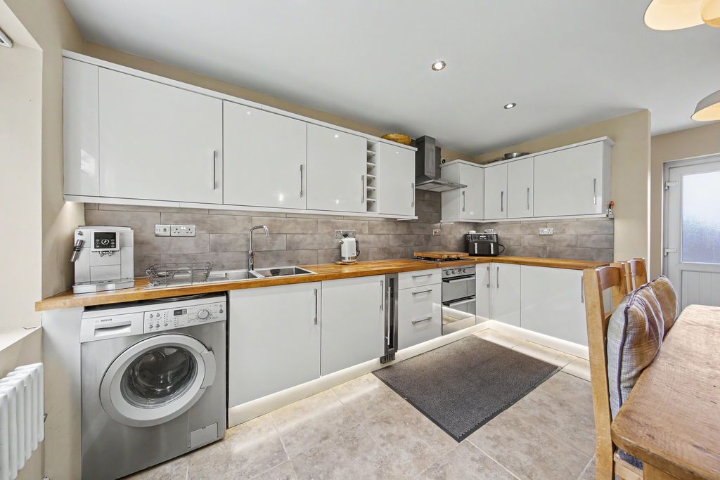 Property photo 3 of 27 Kitchen