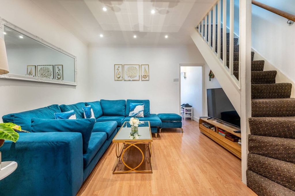 Property photo 2 of 9