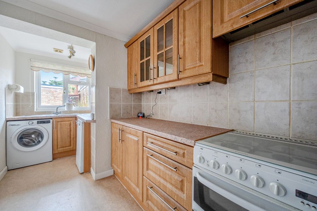 Property photo 3 of 18 Kitchen