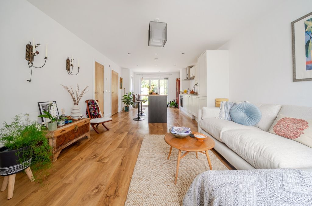 Property photo 2 of 24 1484933-21-6A4643E0d2127