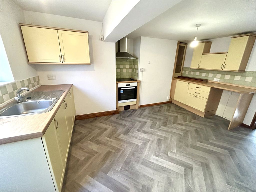 Property photo 2 of 7 Picture No. 12