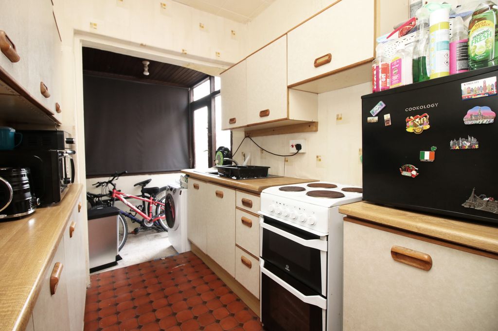 Property photo 2 of 16