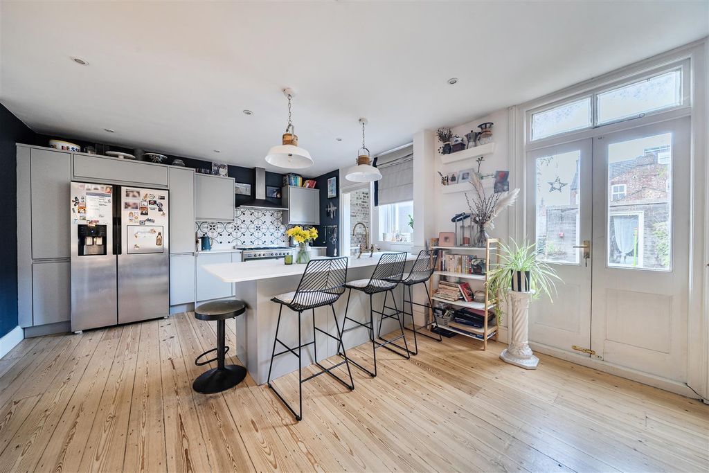 Property photo 3 of 17 1417686-12-69A1B6239380c.Jpg