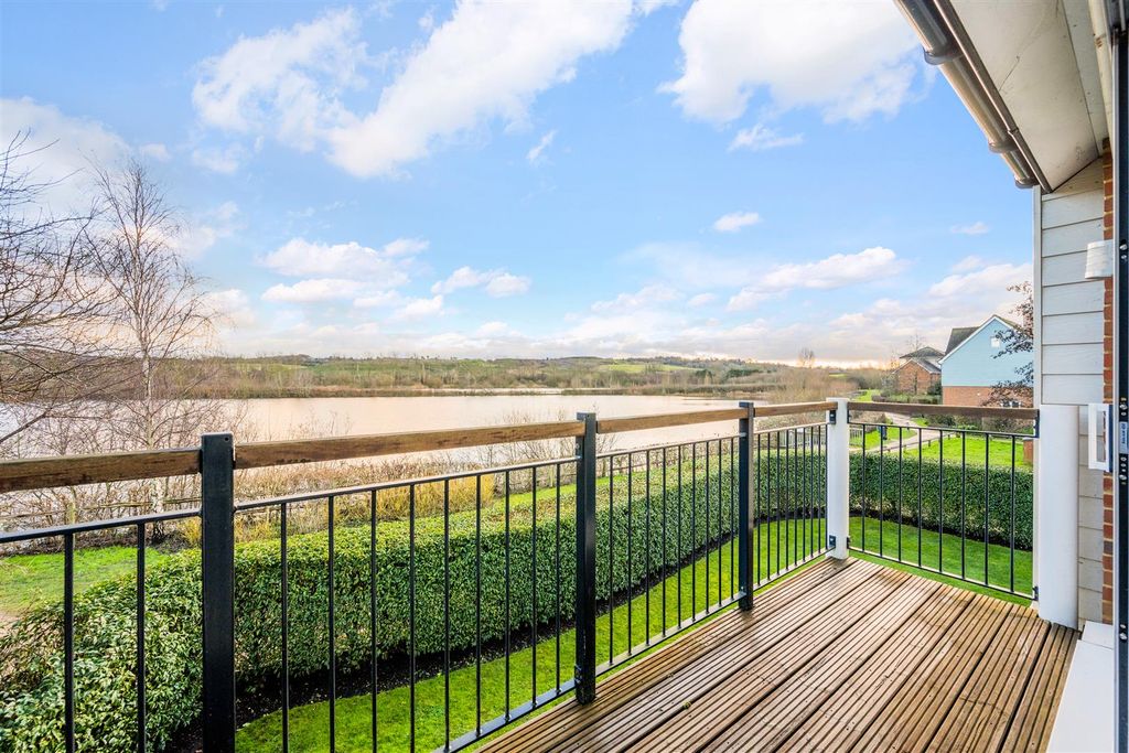 Property photo 3 of 22 Lilley Mead (12).Jpg