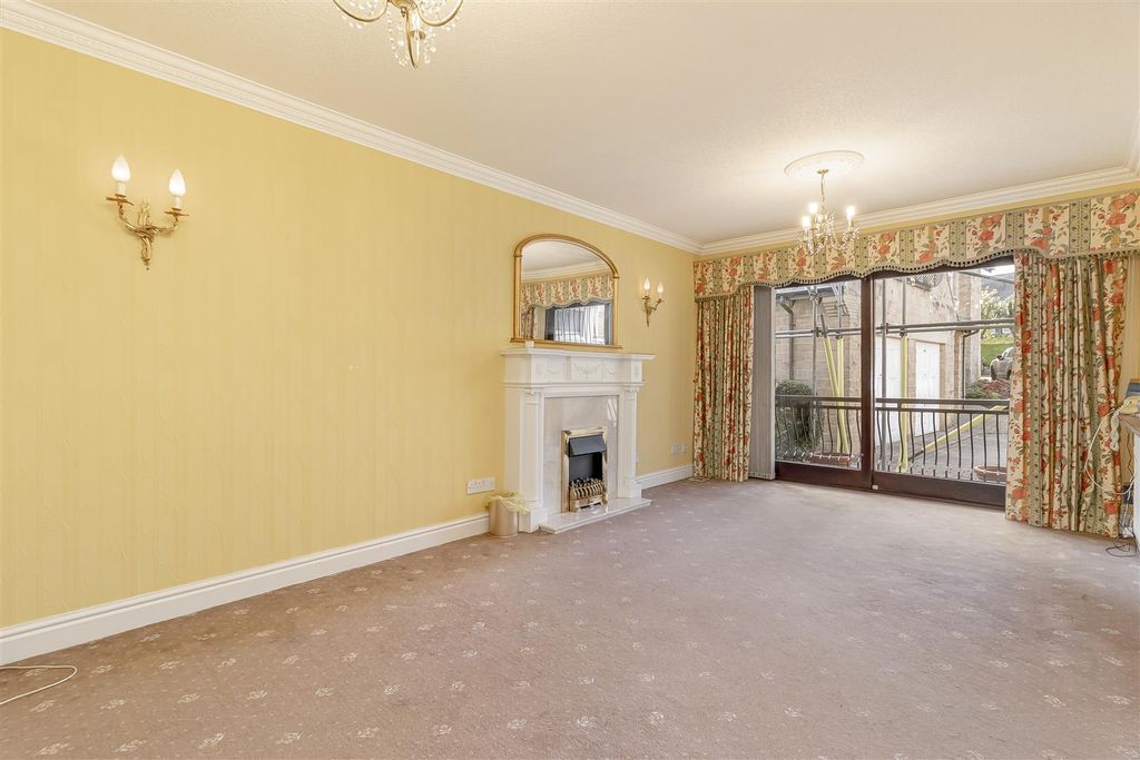 Property photo 2 of 17 Lounge - A.Jpg