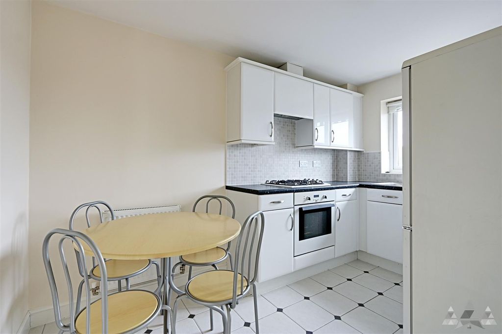 Property photo 2 of 9 Dining Kitchen