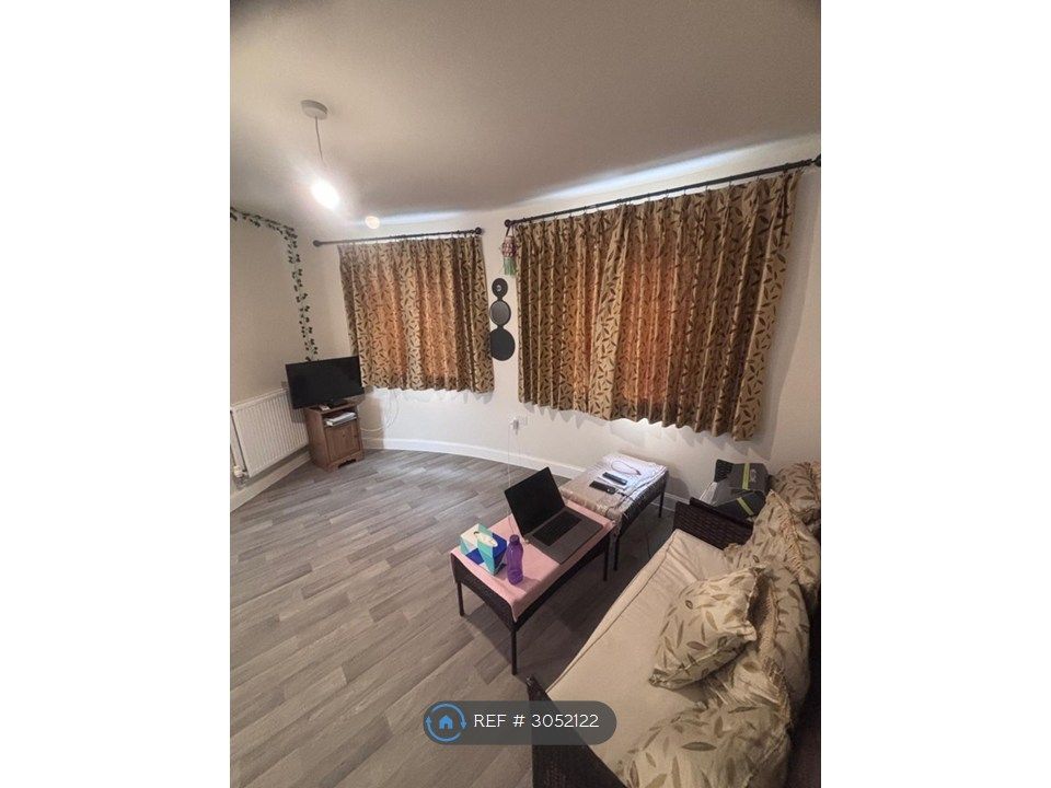 Property photo 2 of 19 Lounge