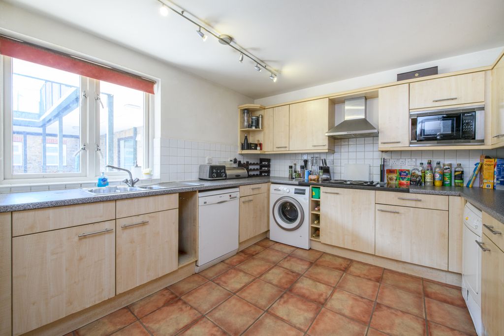 Property photo 3 of 17