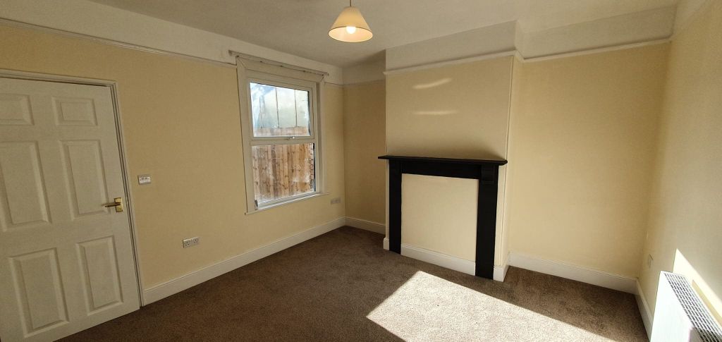 Property photo 3 of 11 Dining Room