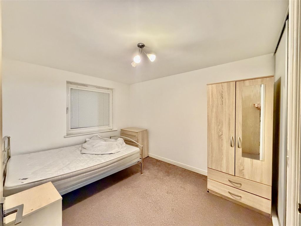 Property photo 3 of 5 Bedroom