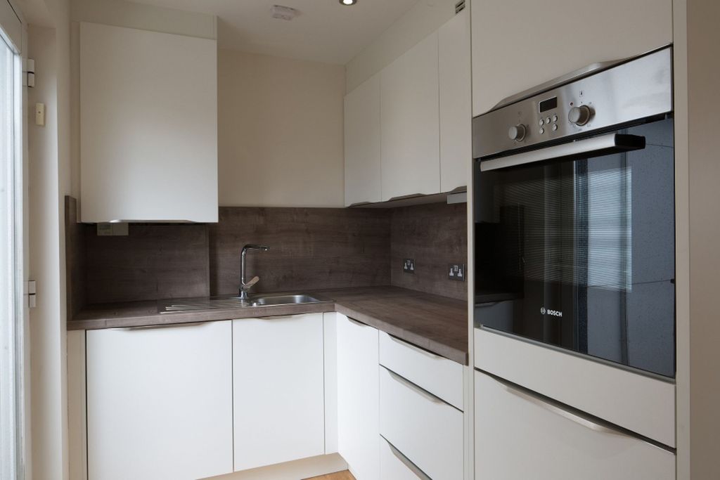 Property photo 1 of 10 Kitchen