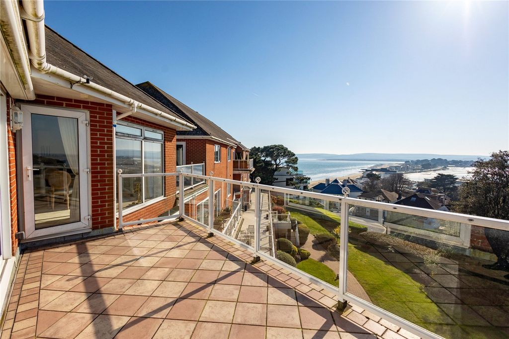 Property photo 1 of 27 Picture No. 32