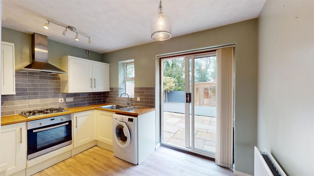 Property photo 3 of 9