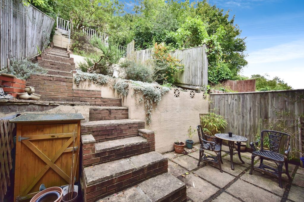 Property photo 3 of 20