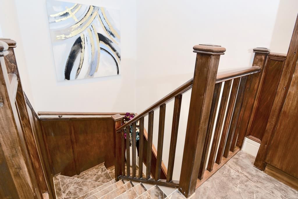 Property photo 3 of 6 Stairwell