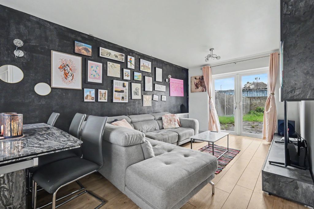 Property photo 2 of 12 5161234
