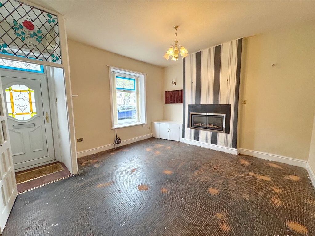 Property photo 3 of 18 Living Room