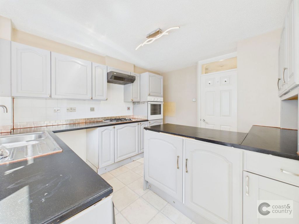 Property photo 2 of 21