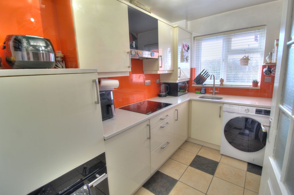 Property photo 3 of 17 Kitchen