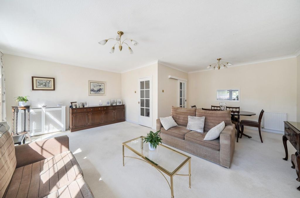 Property photo 2 of 16 Davidson Frost-Wellings, Dfw, Sunningdale Close, S