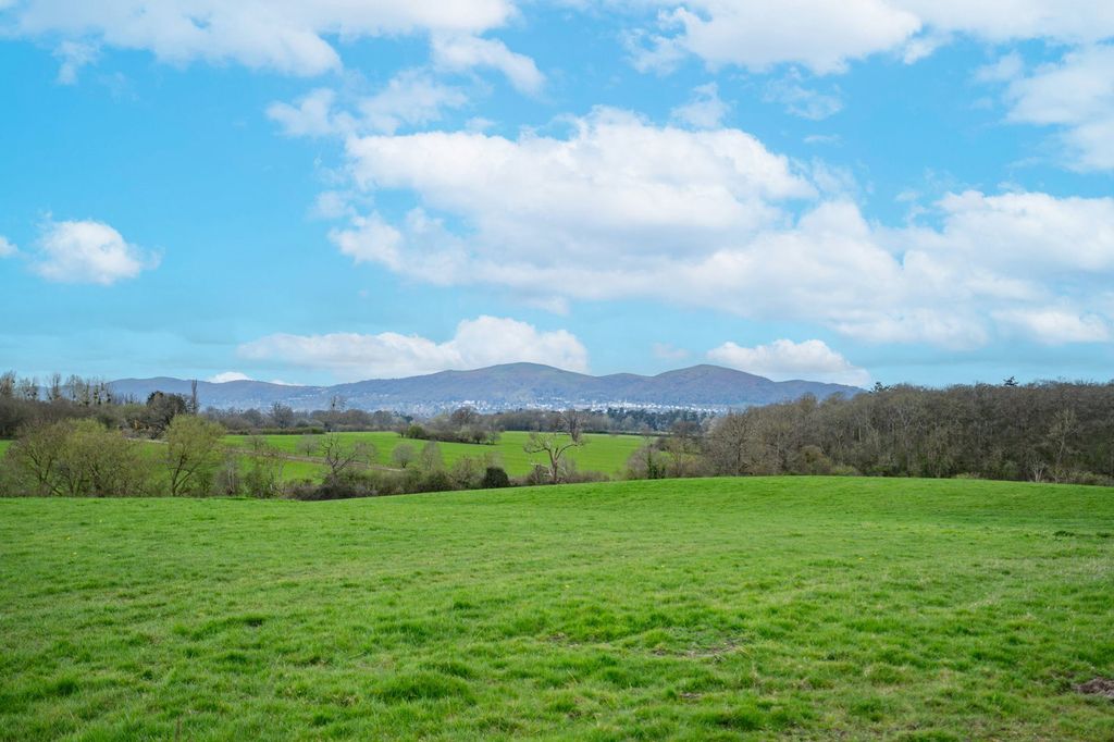 Property photo 3 of 52