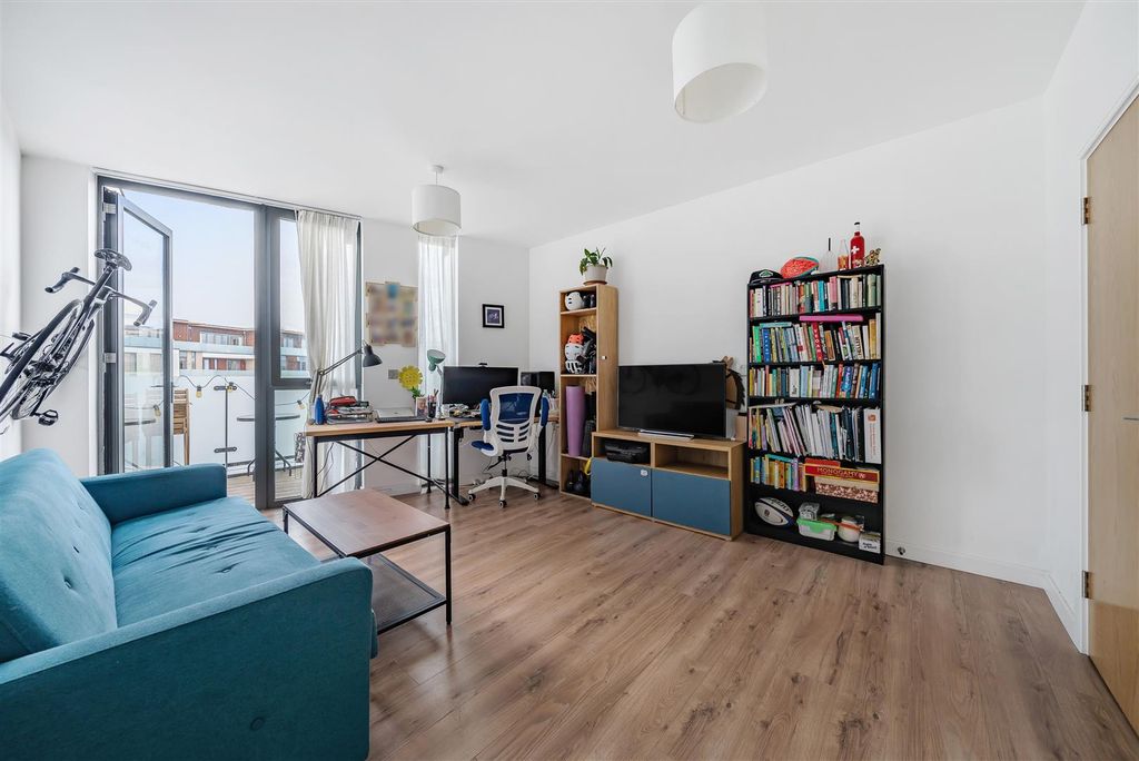 Property photo 2 of 15 Quebec Way