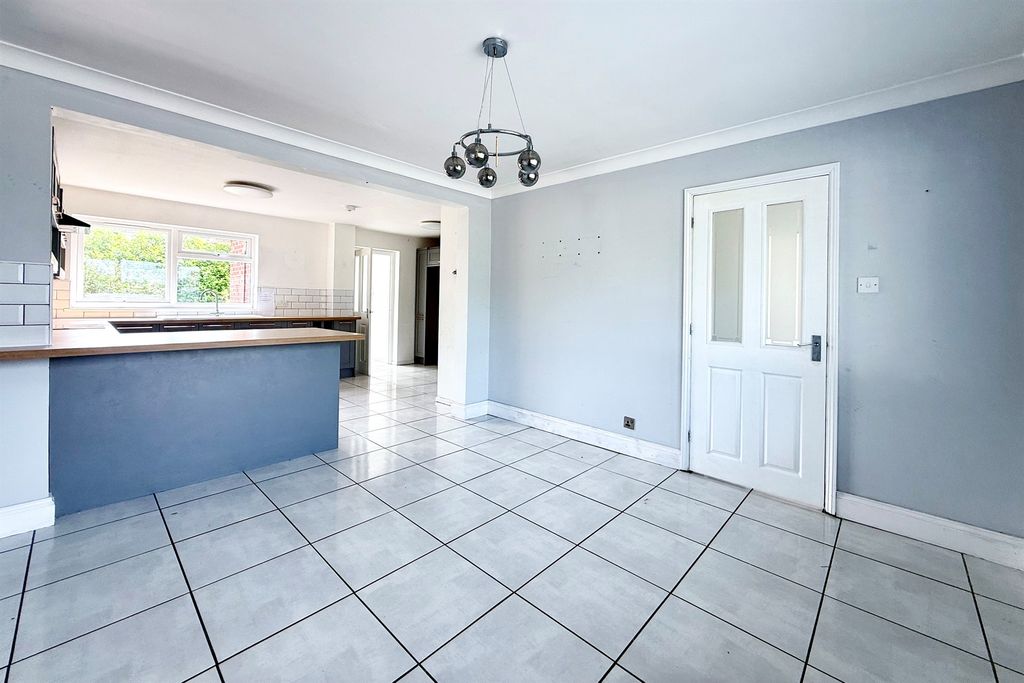 Property photo 3 of 33