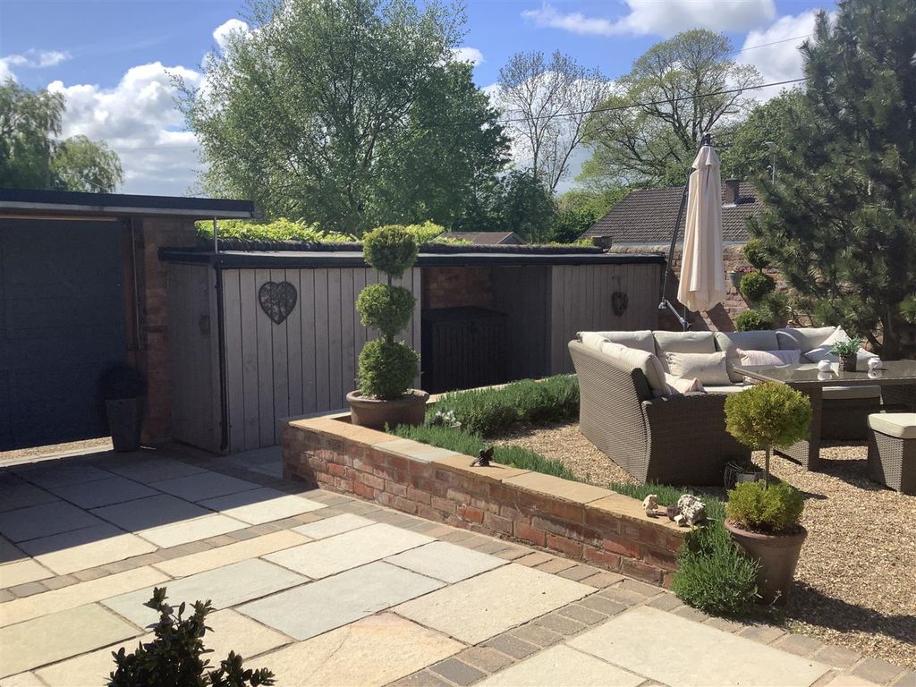 Property photo 2 of 32 Courtyard 1.Jpg