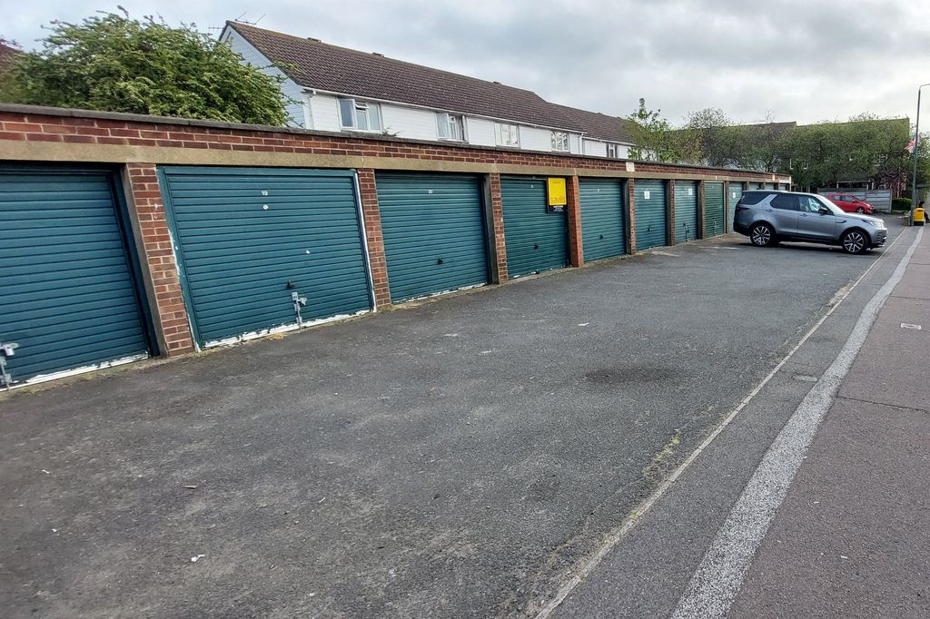 Property photo 2 of 5 Garage 21, Bridge Road, Slade Green, Erith, Kent, Da8 2De