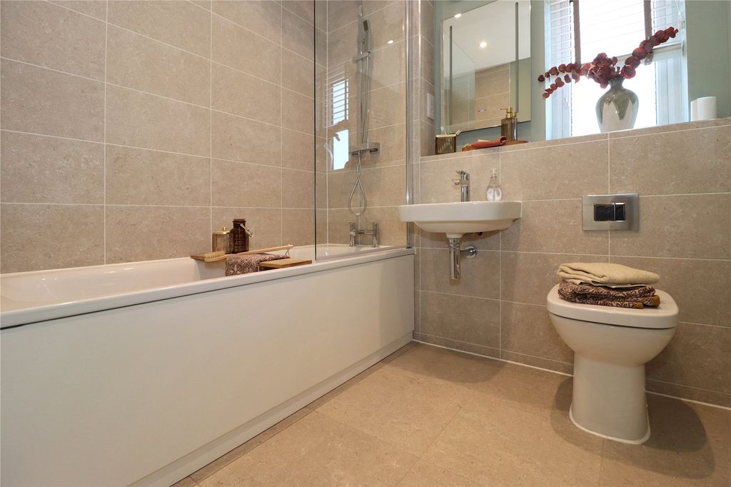Property photo 3 of 19 Bathroom