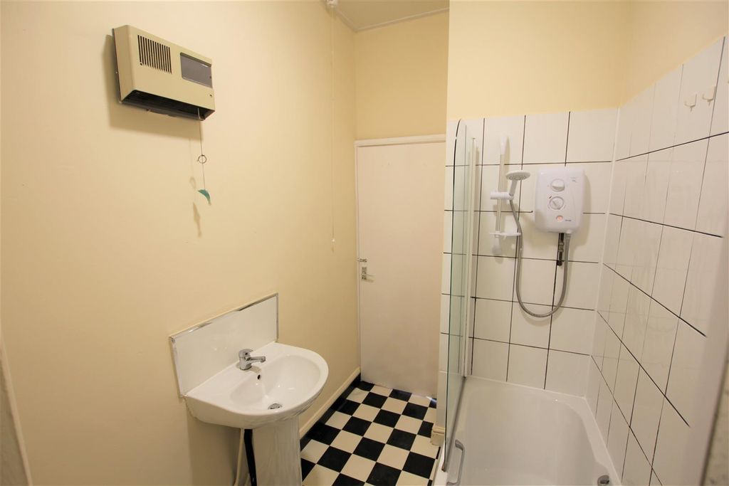 Property photo 3 of 6 Bathroom